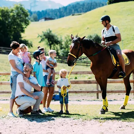 Pitzis - Family Only 4*