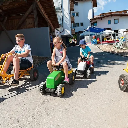 Pitzis - Family Only 4*